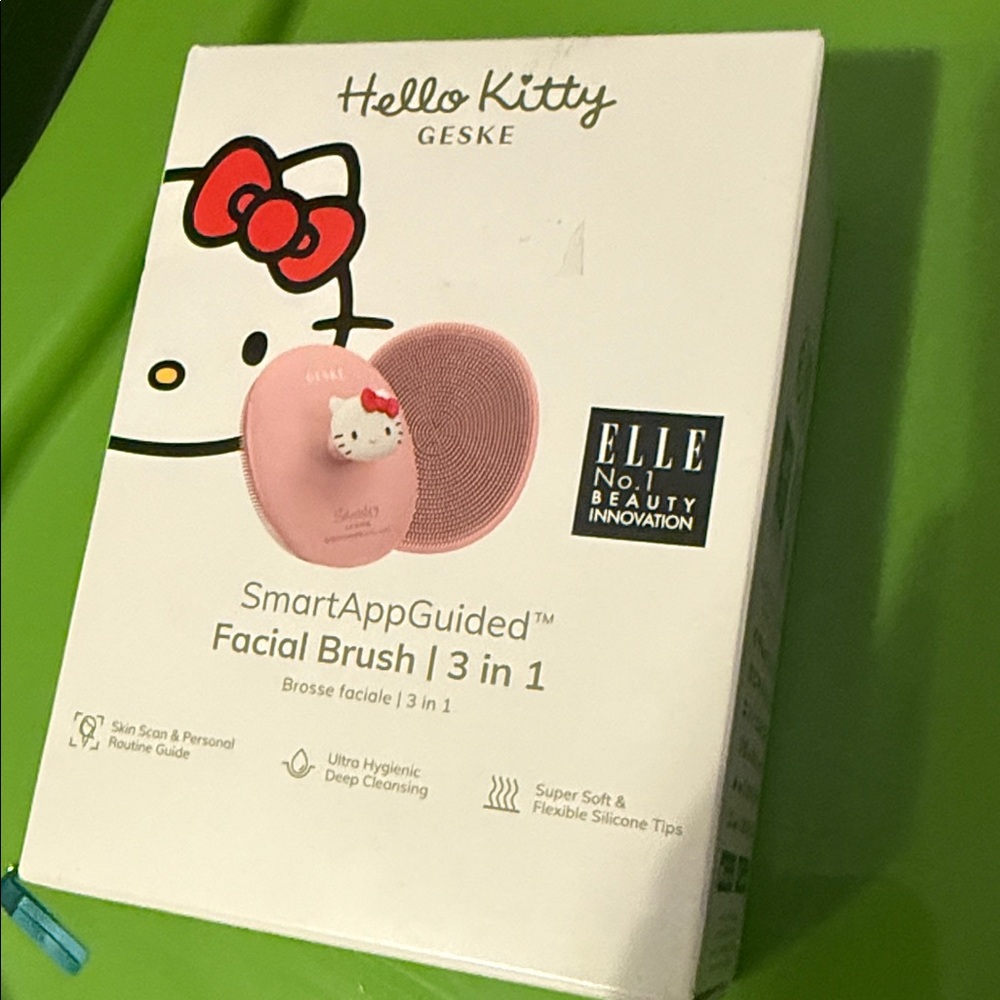 Hello Kitty Pink Facial Brush Set